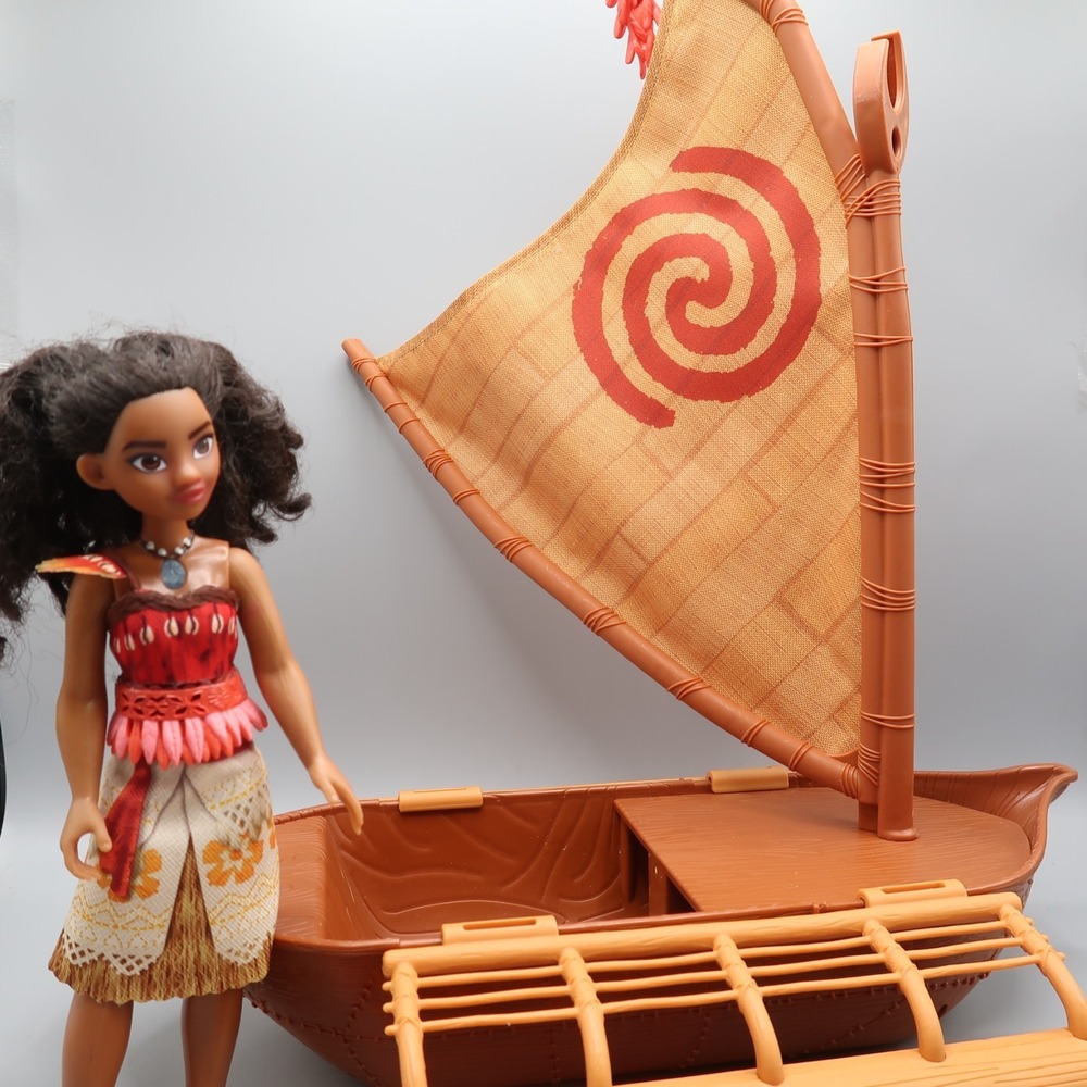 Disney Store Moana 10" Singing Doll Fashion Oceania Singing with Boat playset